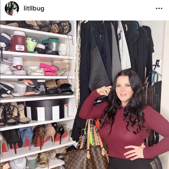 MEET YOUR POSHER💋🙋🏻‍♀️ Nicole - Picture 2 of 2